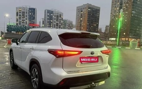 Toyota Highlander, 2023 год, 6 350 000 рублей, 9 фотография