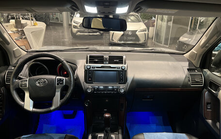 Toyota Land Cruiser Prado 150 рестайлинг 2, 2015 год, 3 379 000 рублей, 17 фотография