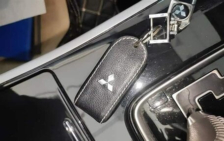 Mitsubishi Outlander III рестайлинг 3, 2021 год, 2 050 000 рублей, 15 фотография