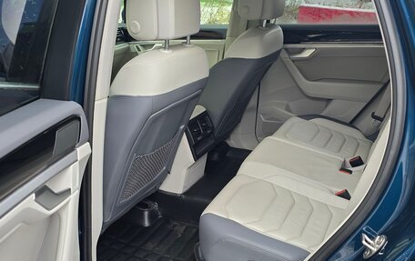 Volkswagen Touareg III, 2018 год, 4 100 000 рублей, 6 фотография