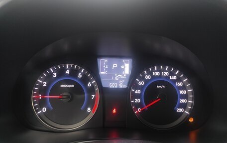 Hyundai Solaris II рестайлинг, 2015 год, 1 099 000 рублей, 14 фотография