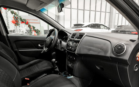 Renault Logan II, 2017 год, 750 000 рублей, 13 фотография