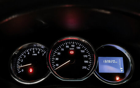 Renault Logan II, 2017 год, 750 000 рублей, 16 фотография