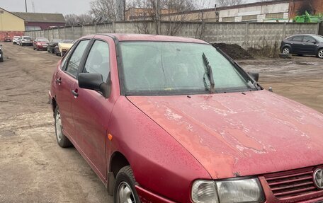 Volkswagen Polo III рестайлинг, 1996 год, 80 000 рублей, 1 фотография