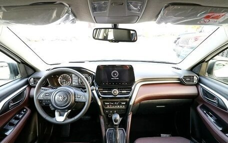Toyota Urban Cruiser, 2024 год, 3 150 000 рублей, 9 фотография