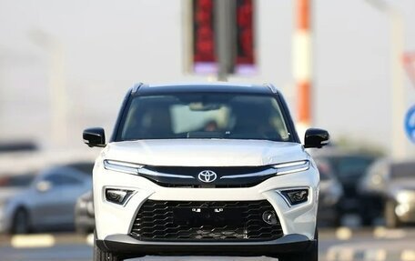 Toyota Urban Cruiser, 2024 год, 3 150 000 рублей, 2 фотография