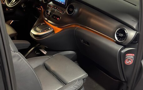 Mercedes-Benz V-Класс, 2023 год, 11 000 000 рублей, 3 фотография