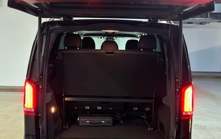 Mercedes-Benz V-Класс, 2023 год, 11 000 000 рублей, 5 фотография