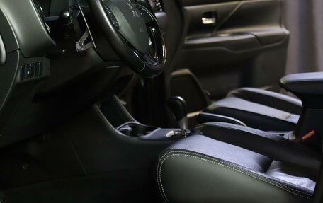 Mitsubishi Outlander III рестайлинг 3, 2016 год, 1 729 000 рублей, 10 фотография