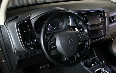 Mitsubishi Outlander III рестайлинг 3, 2016 год, 1 729 000 рублей, 11 фотография