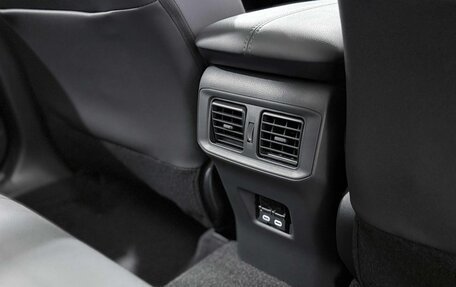 Toyota RAV4, 2025 год, 4 550 000 рублей, 21 фотография