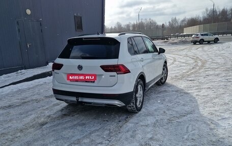 Volkswagen Tiguan II, 2018 год, 2 350 000 рублей, 3 фотография