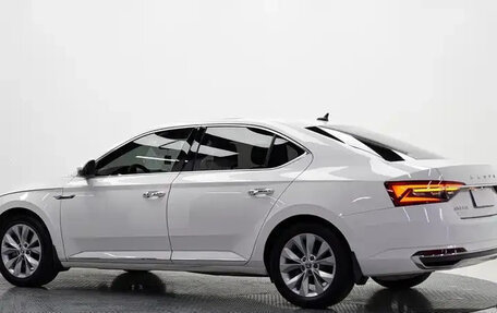 Skoda Superb III рестайлинг, 2021 год, 2 160 000 рублей, 3 фотография