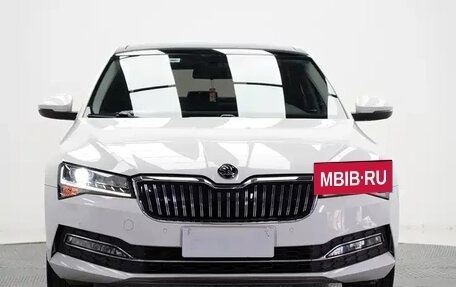 Skoda Superb III рестайлинг, 2021 год, 2 160 000 рублей, 2 фотография