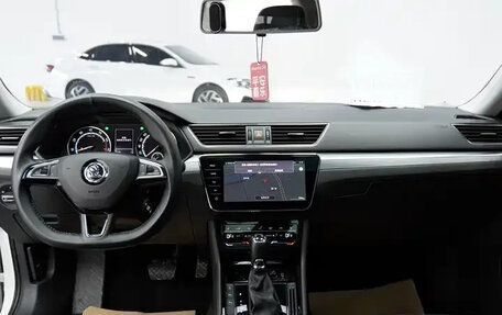 Skoda Superb III рестайлинг, 2021 год, 2 160 000 рублей, 16 фотография