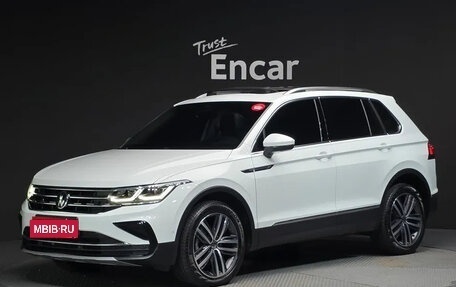 Volkswagen Tiguan II, 2022 год, 3 200 000 рублей, 1 фотография