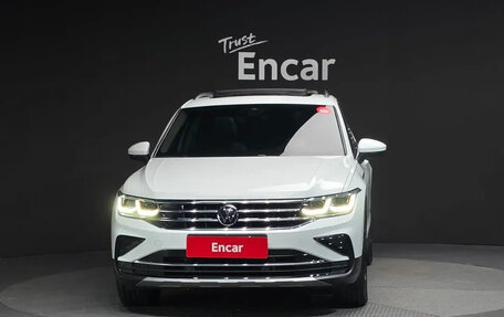 Volkswagen Tiguan II, 2022 год, 3 200 000 рублей, 3 фотография