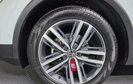 Volkswagen Tiguan II, 2022 год, 3 200 000 рублей, 5 фотография