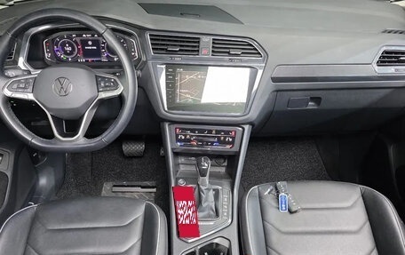 Volkswagen Tiguan II, 2022 год, 3 200 000 рублей, 7 фотография