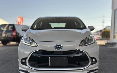 Toyota Aqua, 2022 год, 1 250 000 рублей, 2 фотография