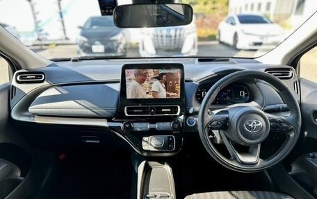 Toyota Aqua, 2022 год, 1 250 000 рублей, 10 фотография