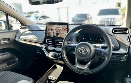 Toyota Aqua, 2022 год, 1 250 000 рублей, 26 фотография