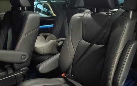 Toyota HiAce H300, 2021 год, 7 500 000 рублей, 2 фотография