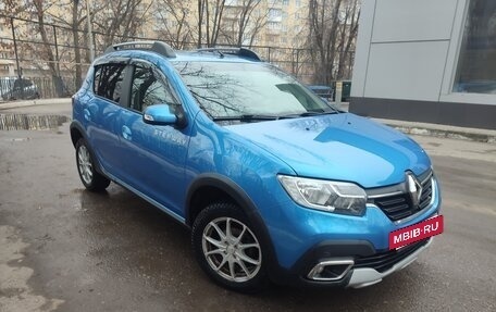 Renault Sandero II рестайлинг, 2019 год, 1 050 000 рублей, 2 фотография