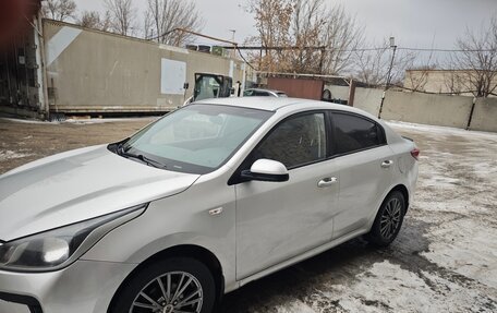 KIA Rio III рестайлинг, 2017 год, 950 000 рублей, 2 фотография