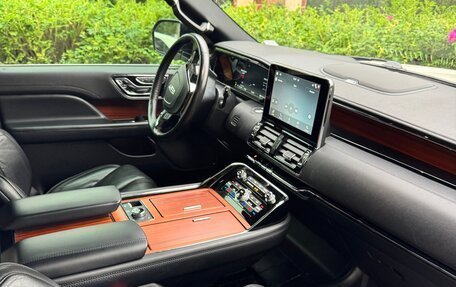 Lincoln Navigator, 2018 год, 6 490 000 рублей, 14 фотография