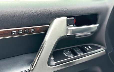 Toyota Land Cruiser 200, 2016 год, 4 300 000 рублей, 7 фотография