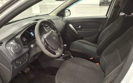 Renault Logan II, 2017 год, 750 000 рублей, 16 фотография