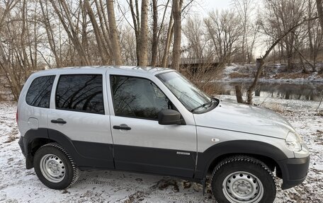 Chevrolet Niva I рестайлинг, 2018 год, 890 000 рублей, 4 фотография