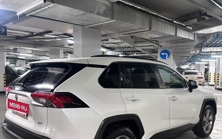 Toyota RAV4, 2022 год, 3 800 000 рублей, 2 фотография