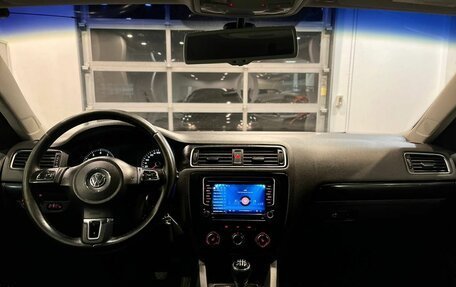 Volkswagen Jetta VI, 2011 год, 1 030 000 рублей, 9 фотография