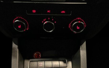 Volkswagen Jetta VI, 2011 год, 1 030 000 рублей, 15 фотография