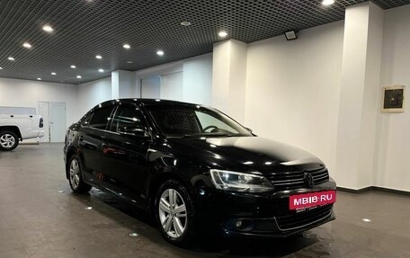 Volkswagen Jetta VI, 2011 год, 1 030 000 рублей, 2 фотография