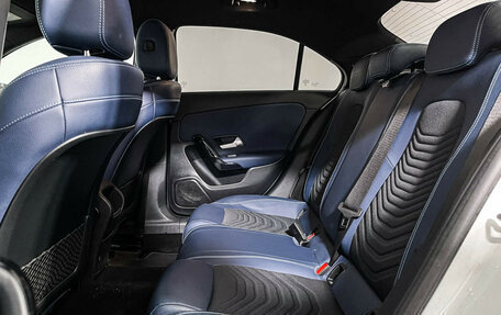 Mercedes-Benz A-Класс, 2019 год, 2 497 000 рублей, 10 фотография