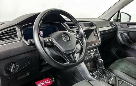 Volkswagen Tiguan II, 2018 год, 3 224 000 рублей, 13 фотография