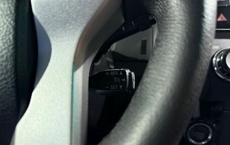 Toyota Land Cruiser Prado 150 рестайлинг 2, 2015 год, 2 699 000 рублей, 12 фотография