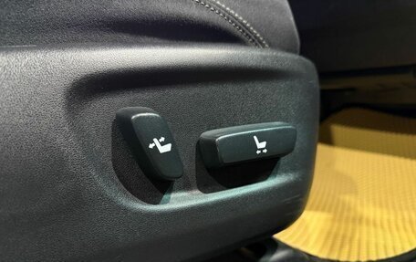 Toyota Land Cruiser Prado 150 рестайлинг 2, 2015 год, 2 699 000 рублей, 19 фотография