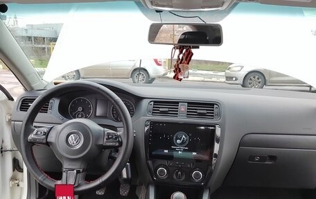 Volkswagen Jetta VI, 2014 год, 900 000 рублей, 7 фотография