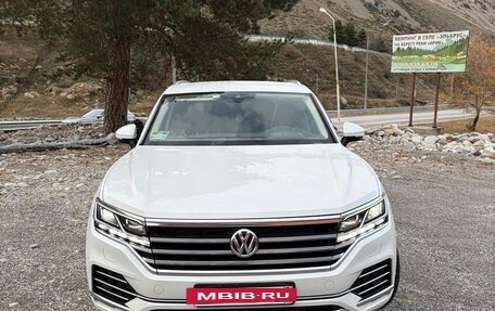 Volkswagen Touareg III, 2019 год, 4 500 000 рублей, 3 фотография
