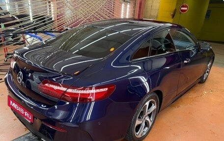 Mercedes-Benz E-Класс, 2019 год, 4 500 000 рублей, 3 фотография