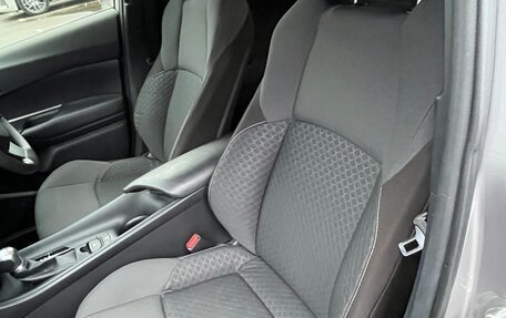 Toyota C-HR I рестайлинг, 2020 год, 1 800 000 рублей, 19 фотография