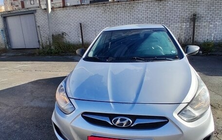 Hyundai Solaris II рестайлинг, 2011 год, 730 000 рублей, 13 фотография