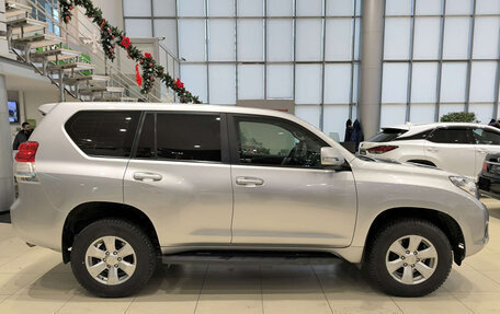 Toyota Land Cruiser Prado 150 рестайлинг 2, 2011 год, 2 730 000 рублей, 5 фотография