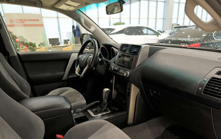 Toyota Land Cruiser Prado 150 рестайлинг 2, 2011 год, 2 730 000 рублей, 13 фотография