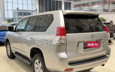 Toyota Land Cruiser Prado 150 рестайлинг 2, 2011 год, 2 730 000 рублей, 8 фотография