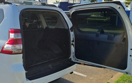 Toyota Land Cruiser Prado 150 рестайлинг 2, 2014 год, 3 200 000 рублей, 9 фотография